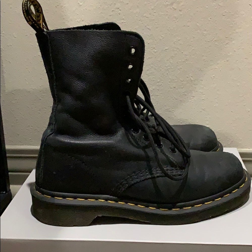 DR MARTENS